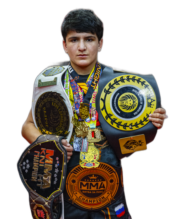 Саидисрибов Мафтун с чемпионскими поясами